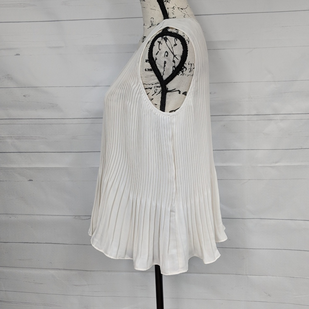 Banana Republic Pleated Sleeveless Top - Picture 2 of 5